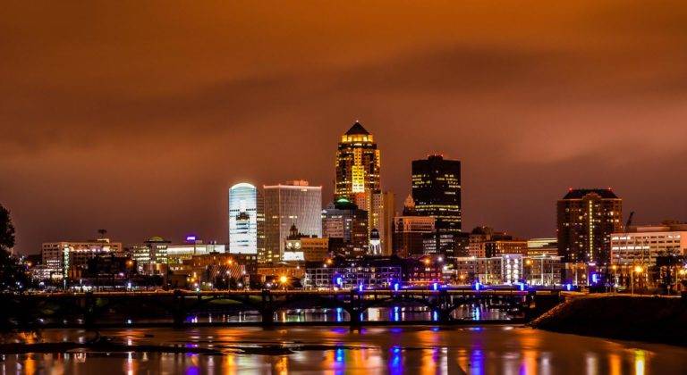 Which carrier has the best cell phone coverage in des moines?