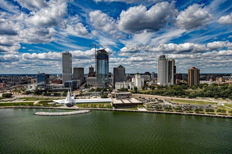 Which Carrier Has the Best Cell Phone Coverage in Milwaukee?